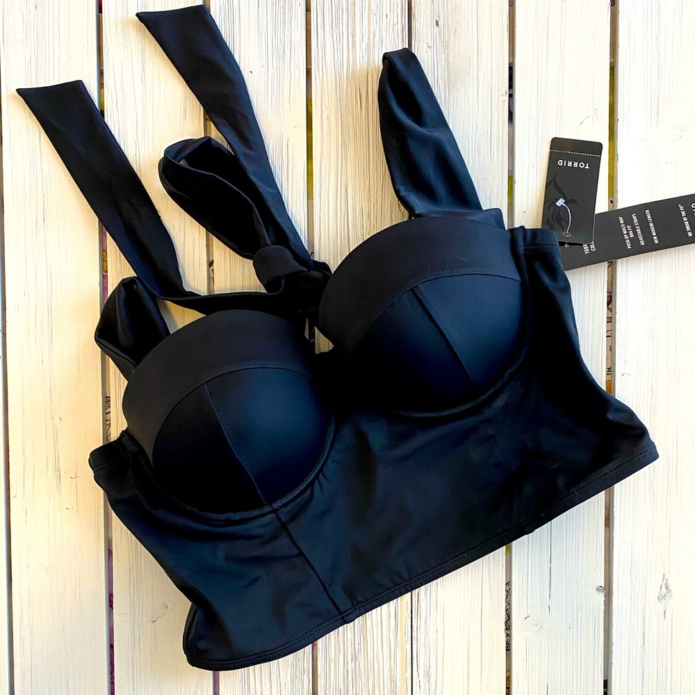 Torrid Halter Mid-kini Top